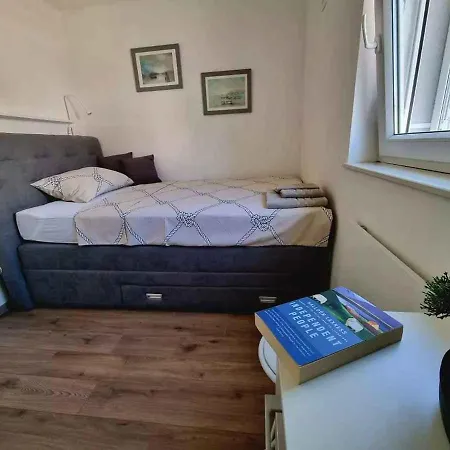 Vakantiehuis With A - C In 54777 Jadranovo