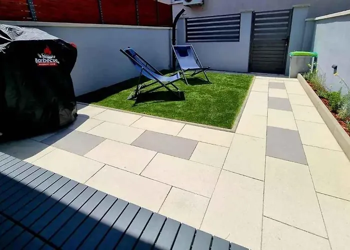 Vakantiehuis With A - C In 54777 Jadranovo